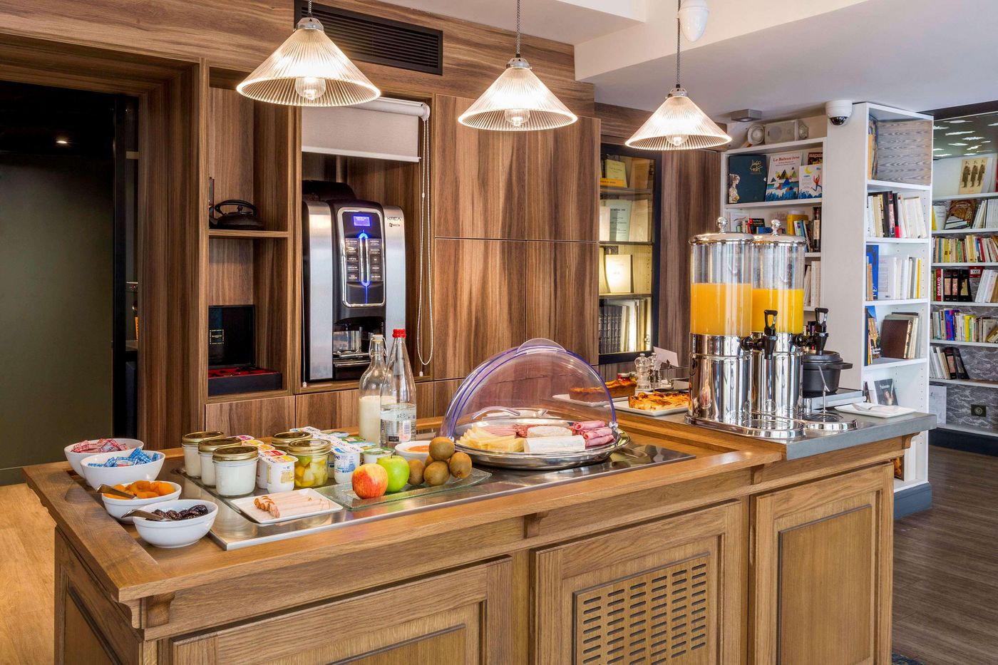 Hotel-Litteraire-Arthur-Rimbaud--BW-Signature-Coll-Restaurant-11