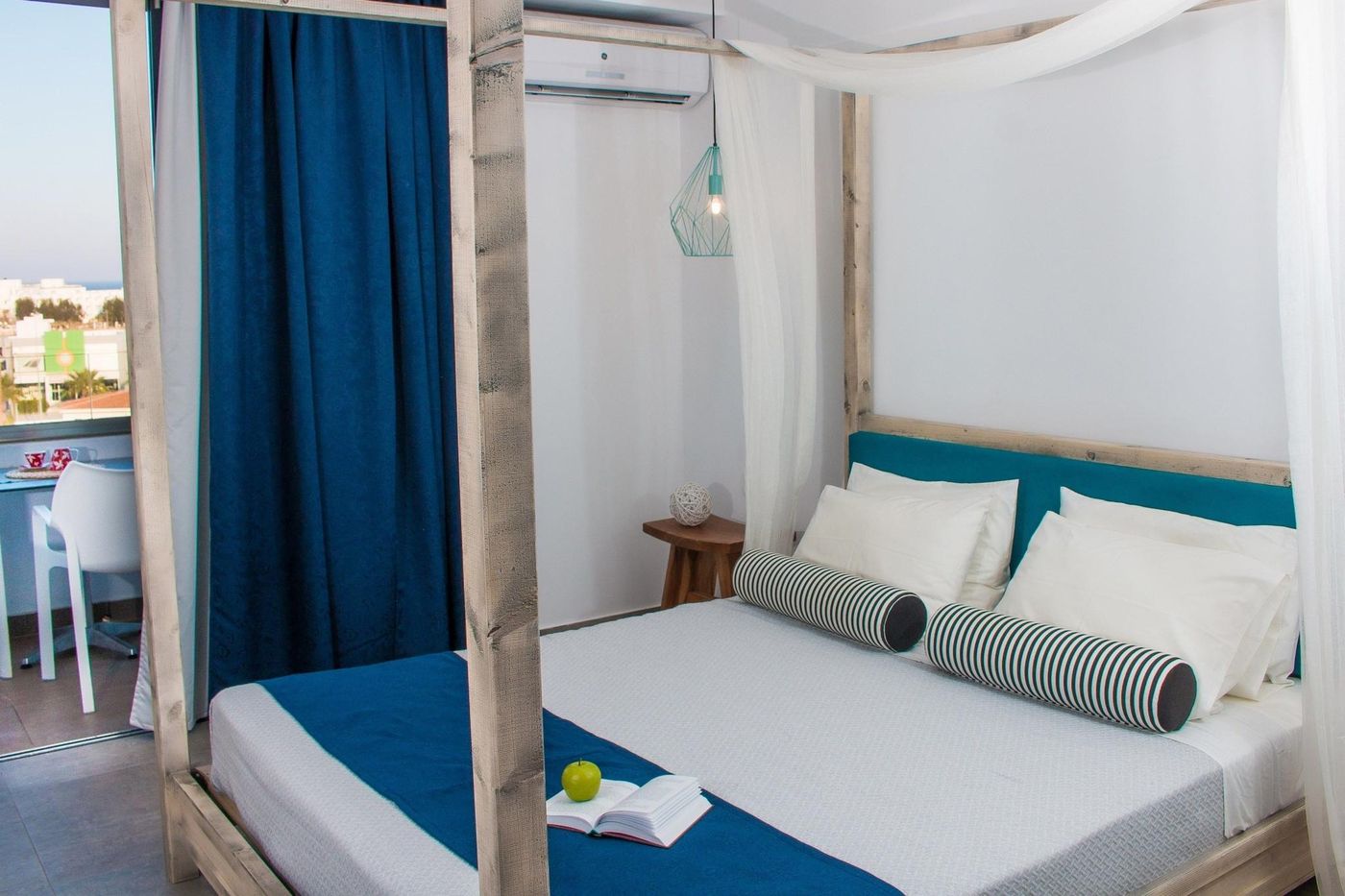 Malibu-Boutique-Room-28