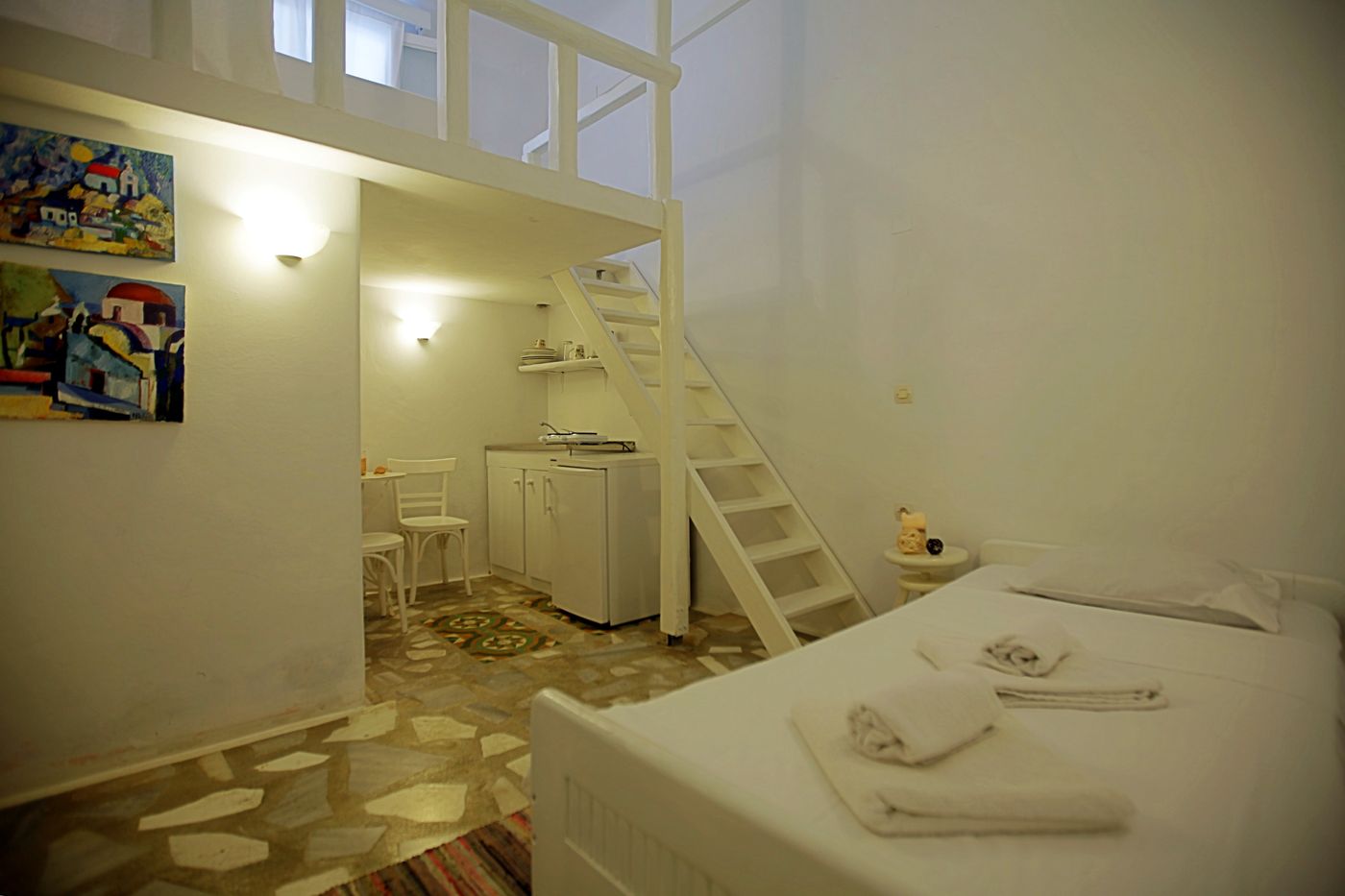 Voula-s-Economy-Studios-Room-9