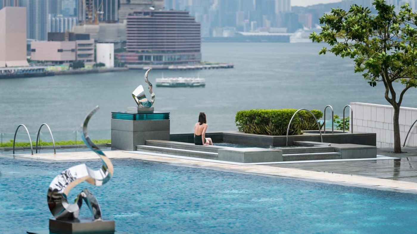 Four-Seasons-Hong-Kong-Pool-11