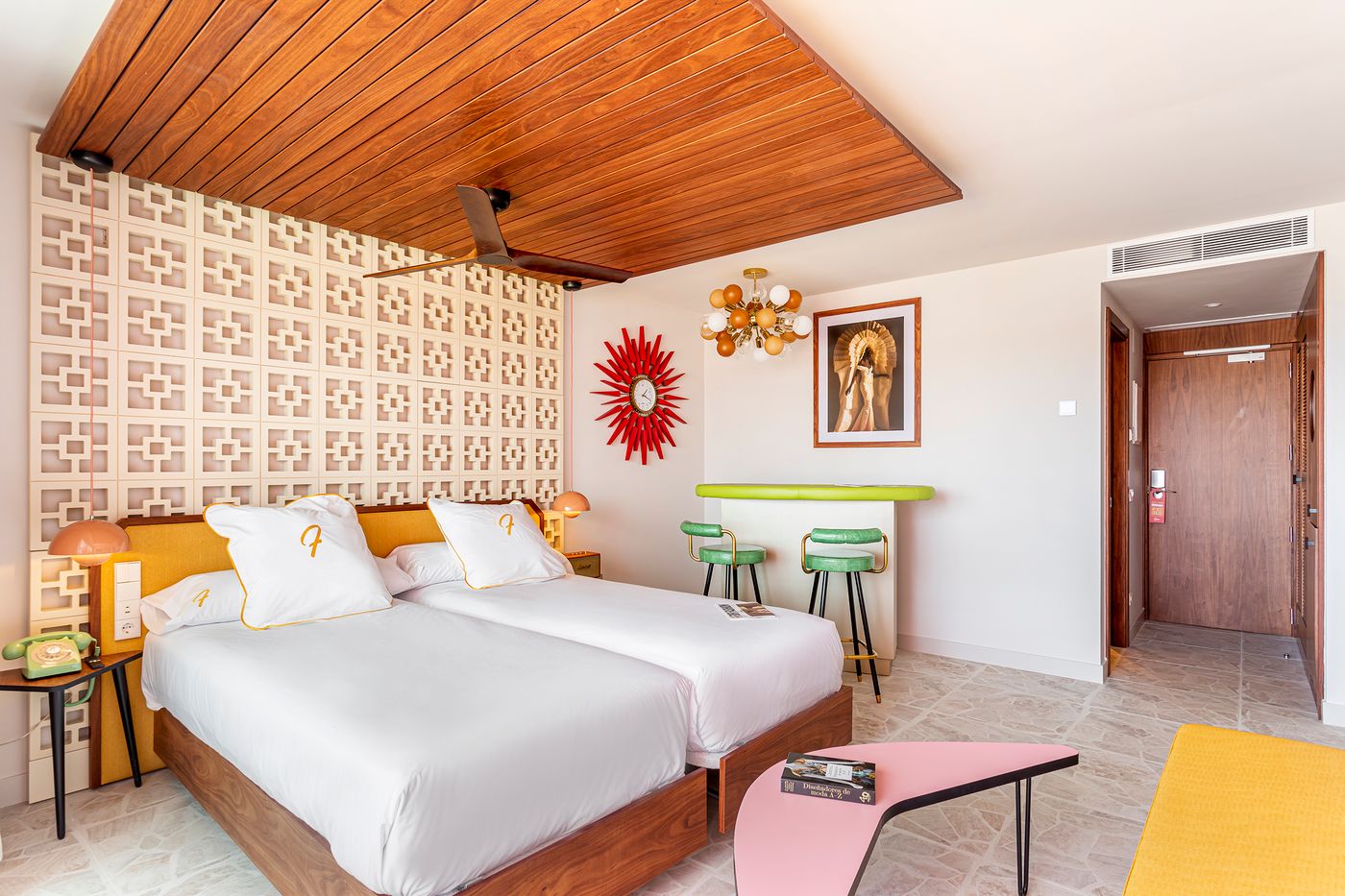 Estudios-Tropicana-Room-29