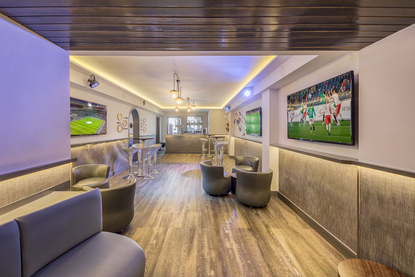 Hotel-LIVVO-Koala-Garden-Bar-53