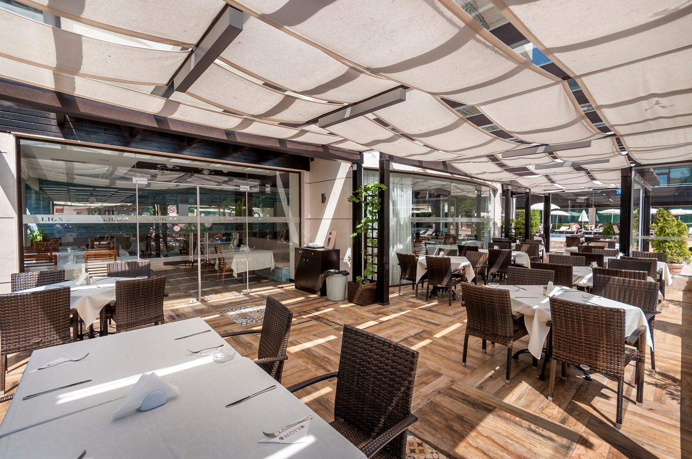 Lion-Sunny-Beach-Restaurant-14