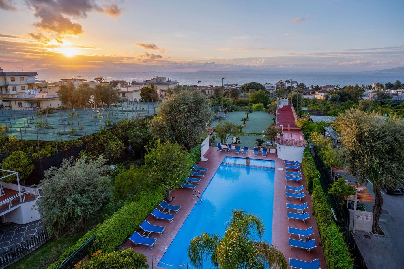 Comfort-Hotel-Gardenia-Sorrento-Coast-General-view-4