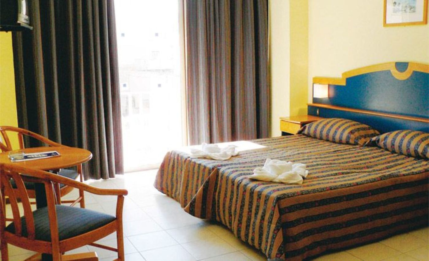 Primera-Hotel-Room-18