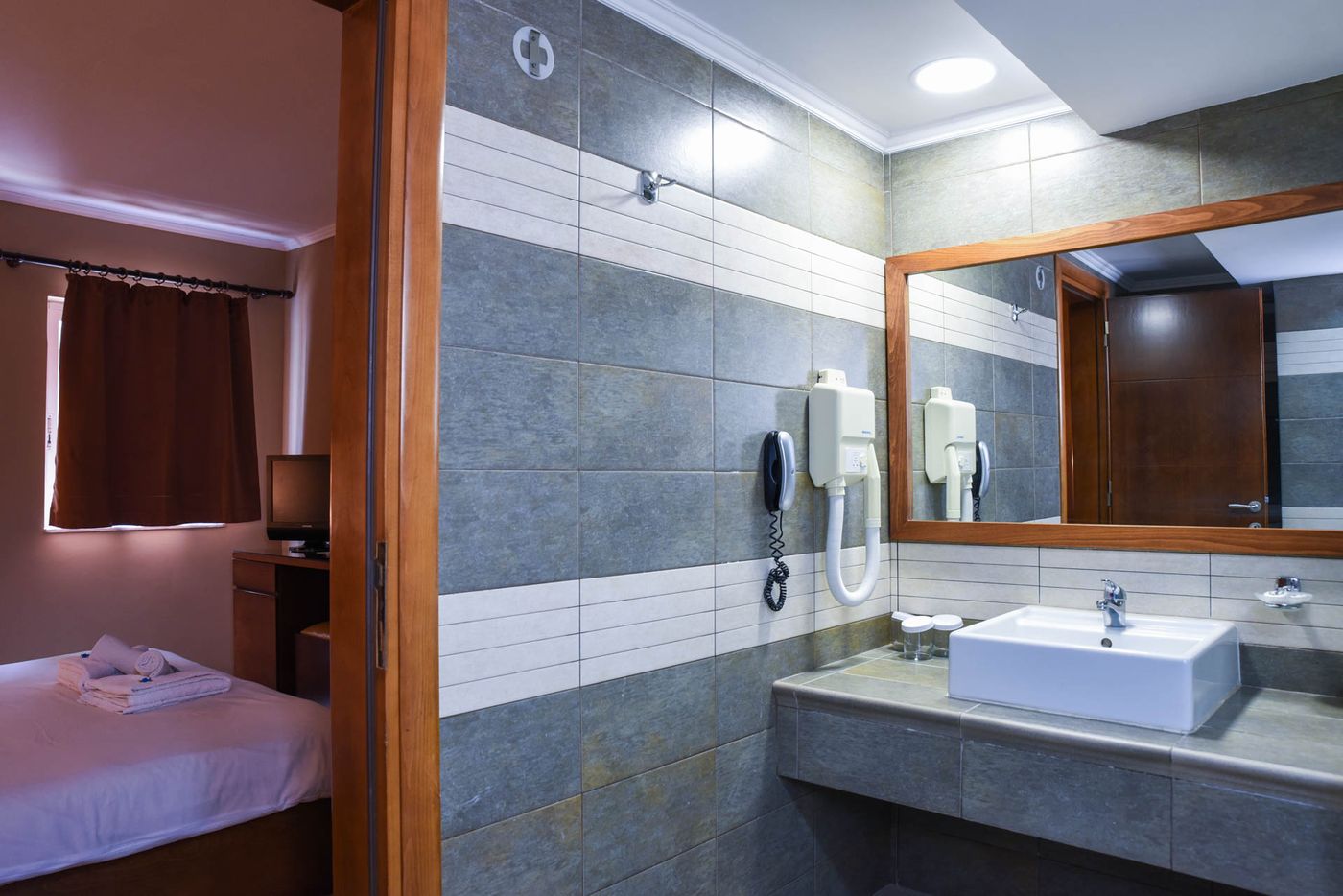 Sacallis-Inn-Beach-Hotel-Room-26