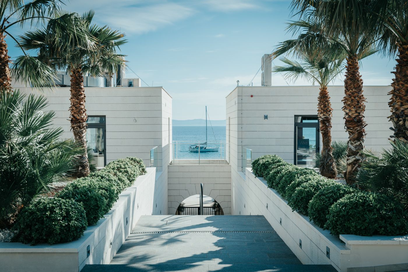 Romana-Beach-Apartments-Lobby-42