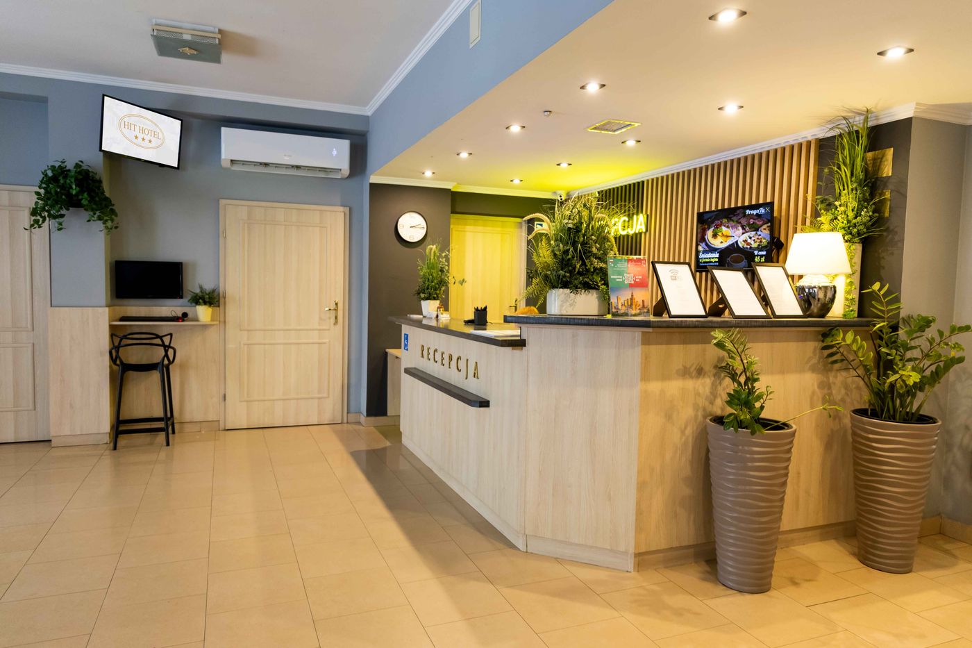 Hit-Hotel-Lobby-4