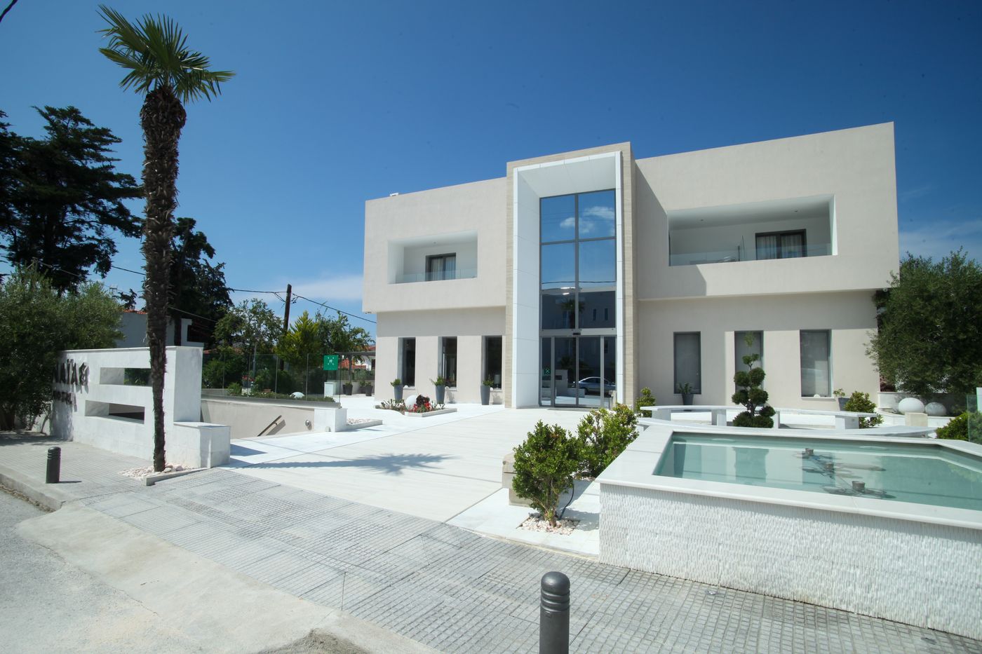 Naias-Beach-Hotel-Lobby-2