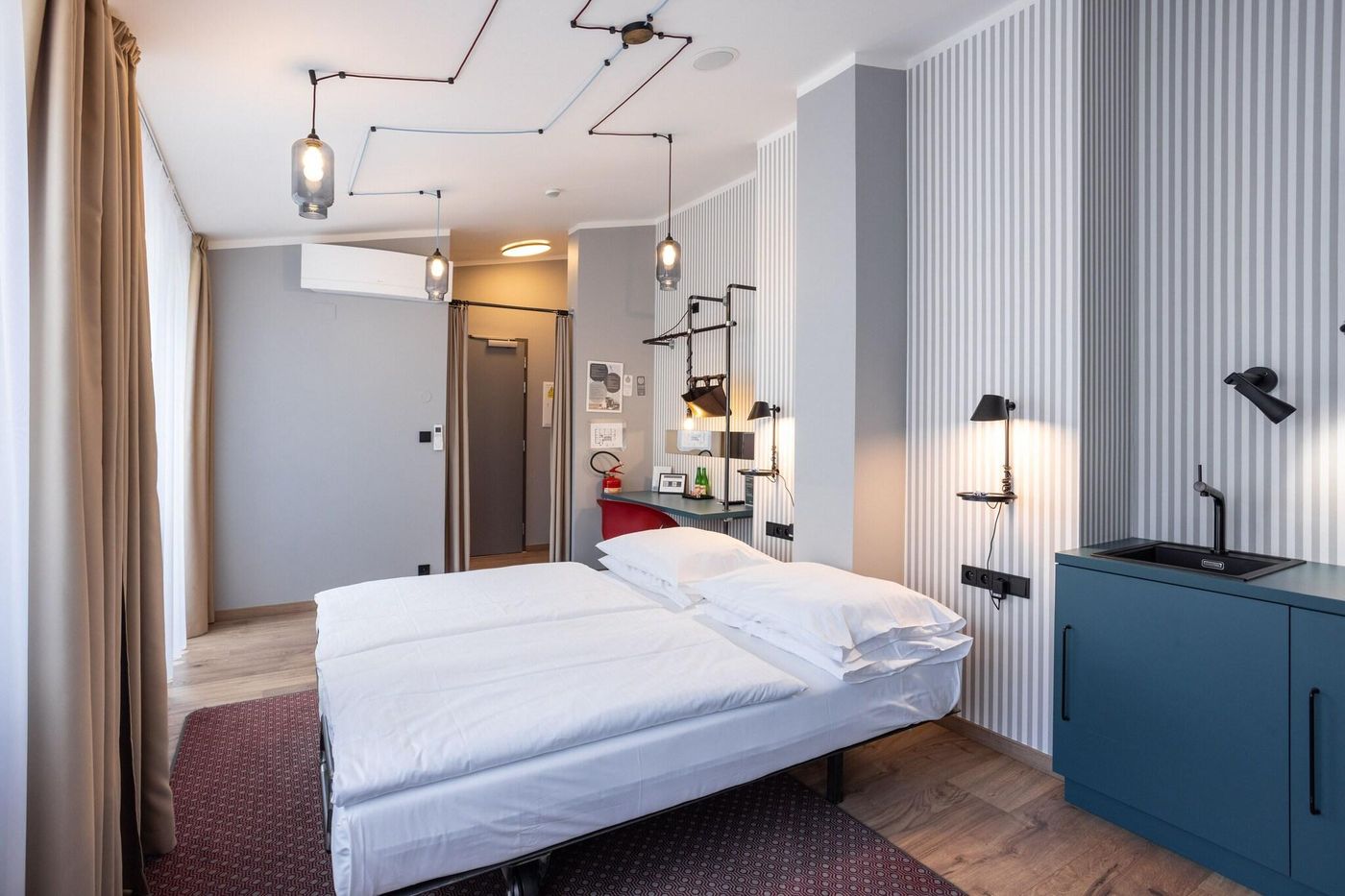 Miss-Sophie-s-Downtown-Room-7