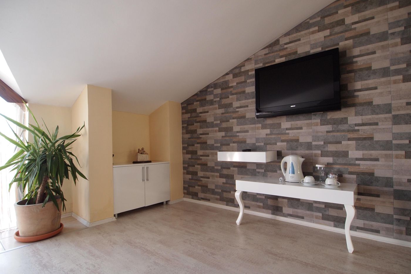 Romance-Beach-Room-31