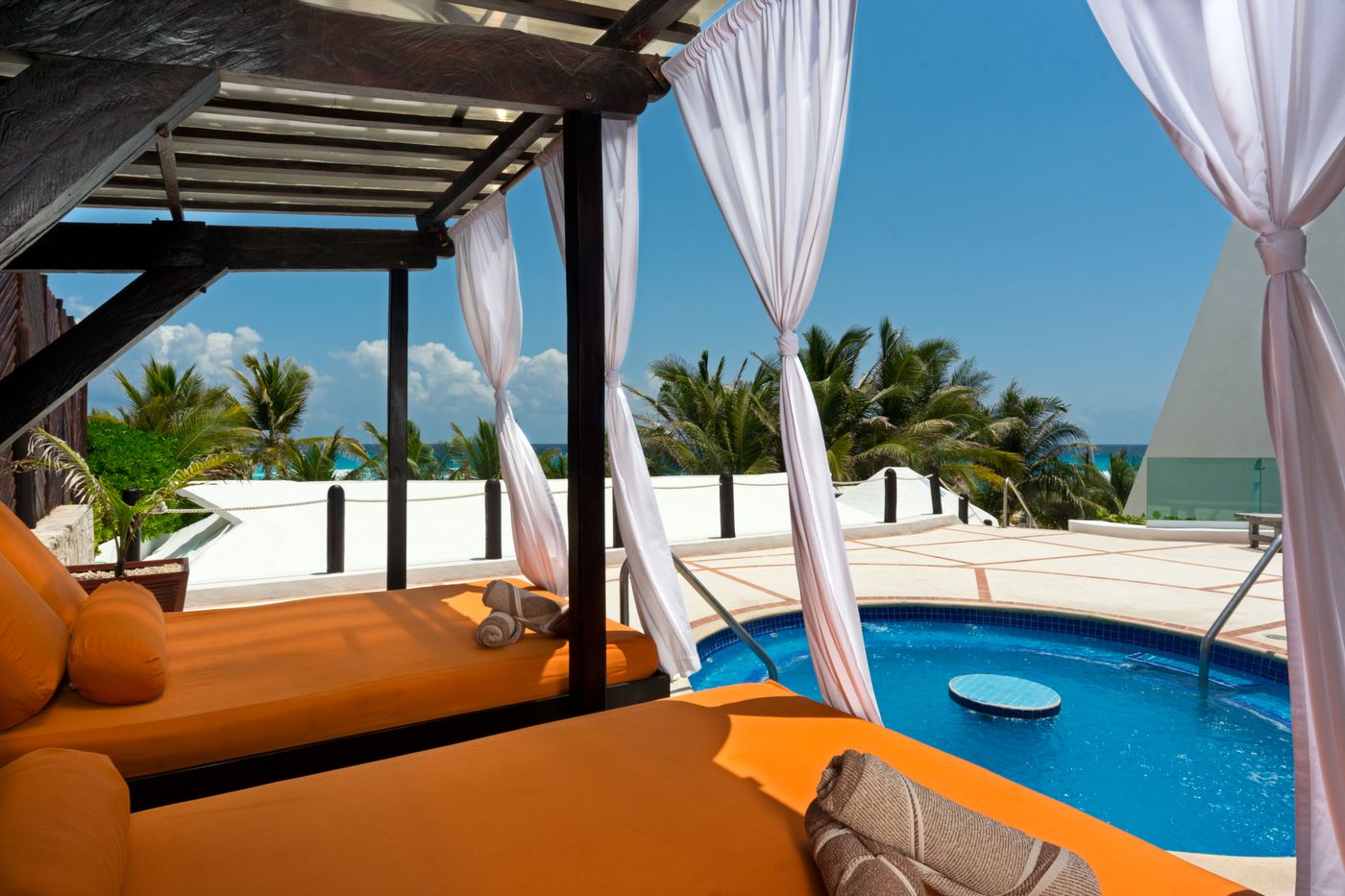 Flamingo-Cancun-Resort-Pool-69