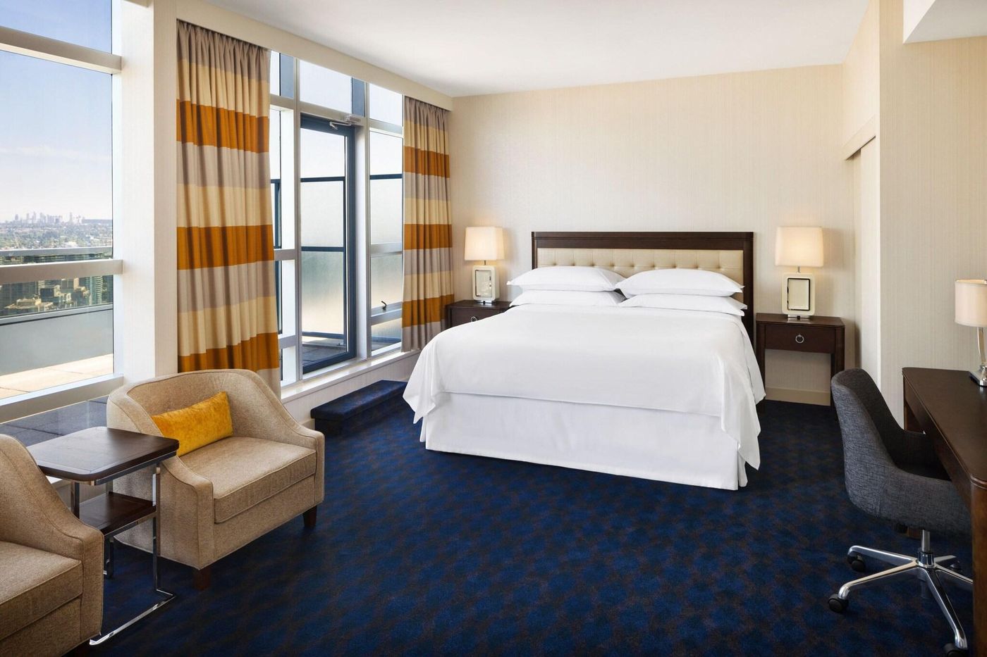 Sheraton-Vancouver-Wall-Centre-Room-24