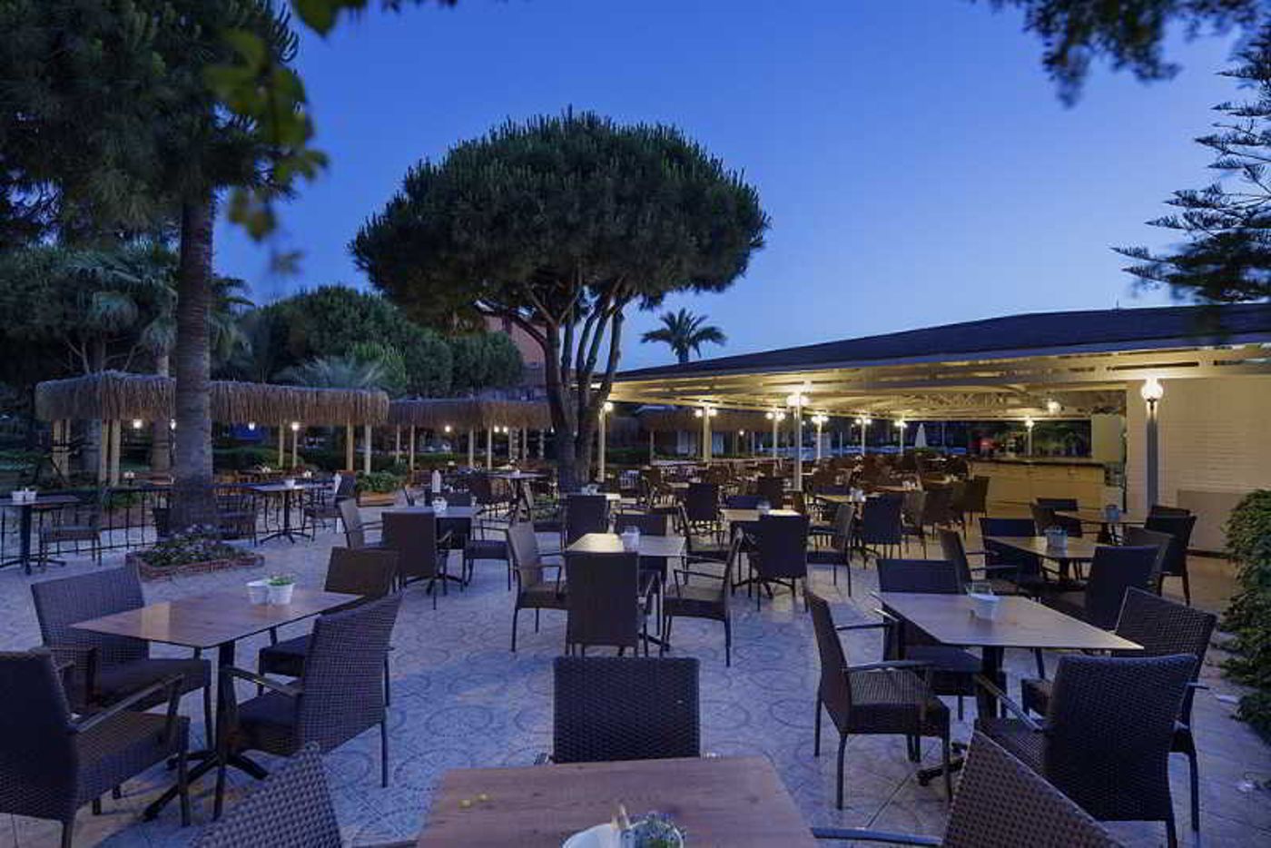 Club-Turtas-Beach-Hotel-Bar-12