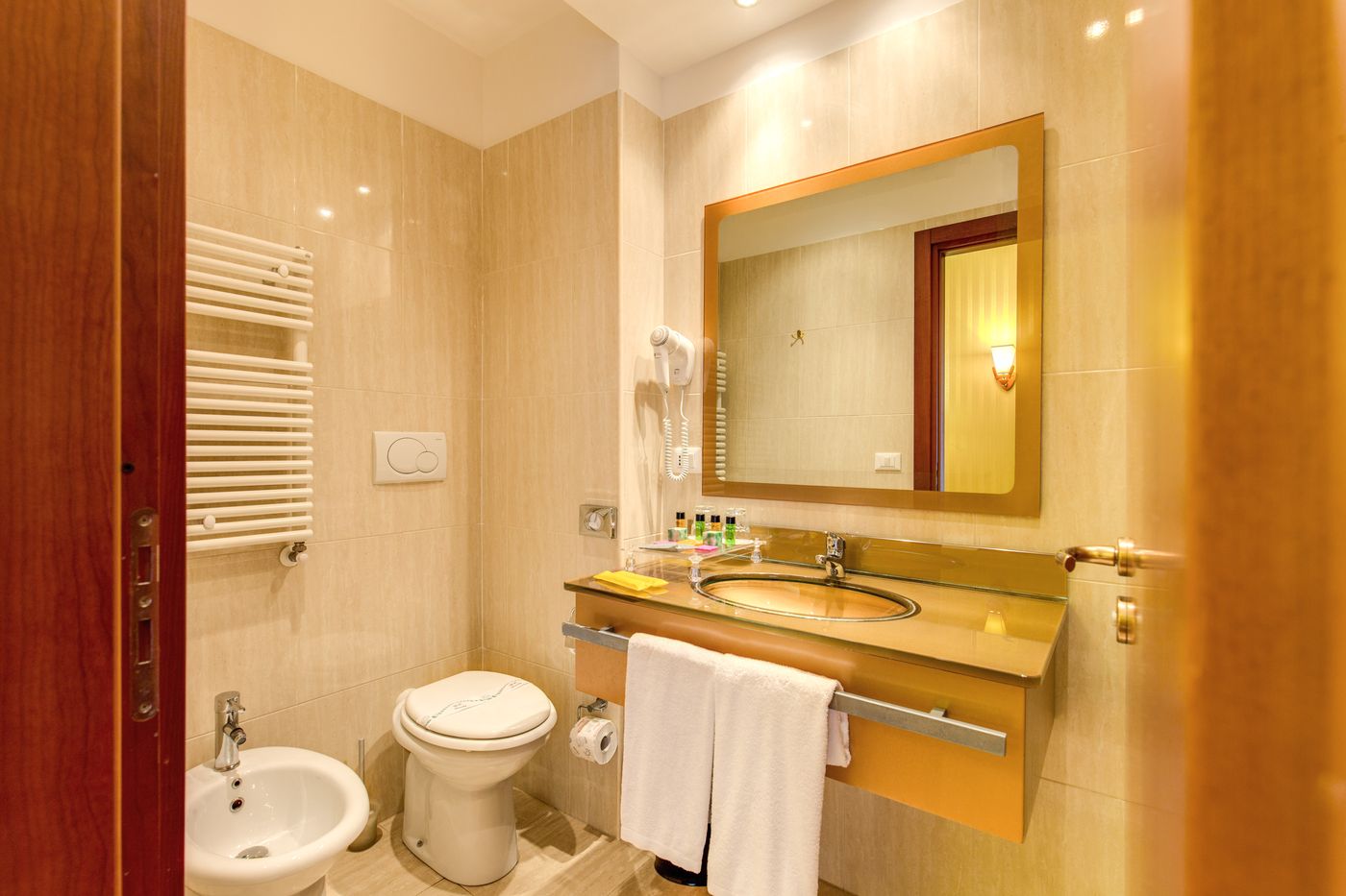 Augusta-Lucilla-Palace-Room-15