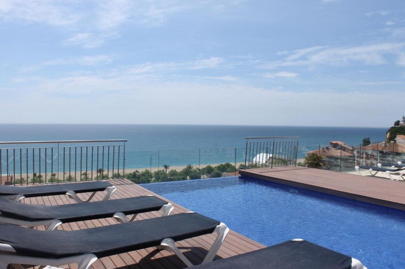 Checkin-Catalonia-Pool-36