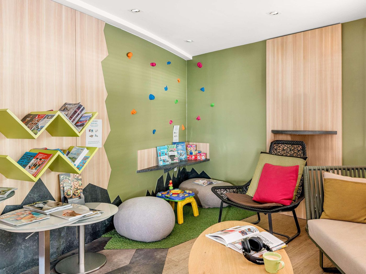 Ibis Styles Annecy Centre Gare-France-Annecy-General view-7