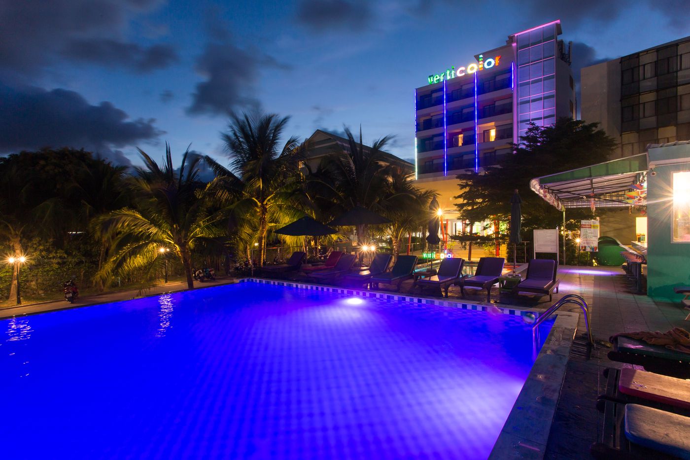 Samui-Verticolor-Pool-8