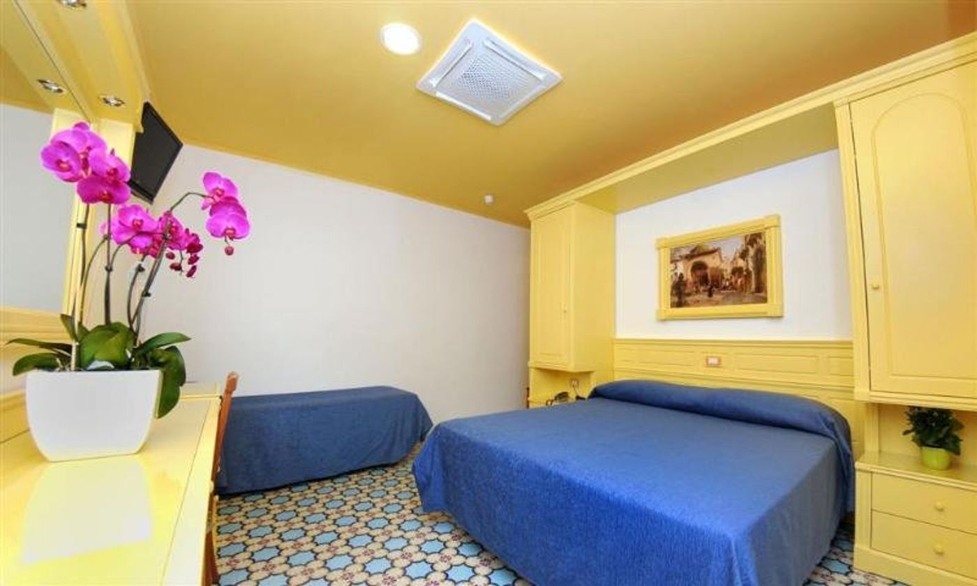 Astoria-Sorrento-Room-11