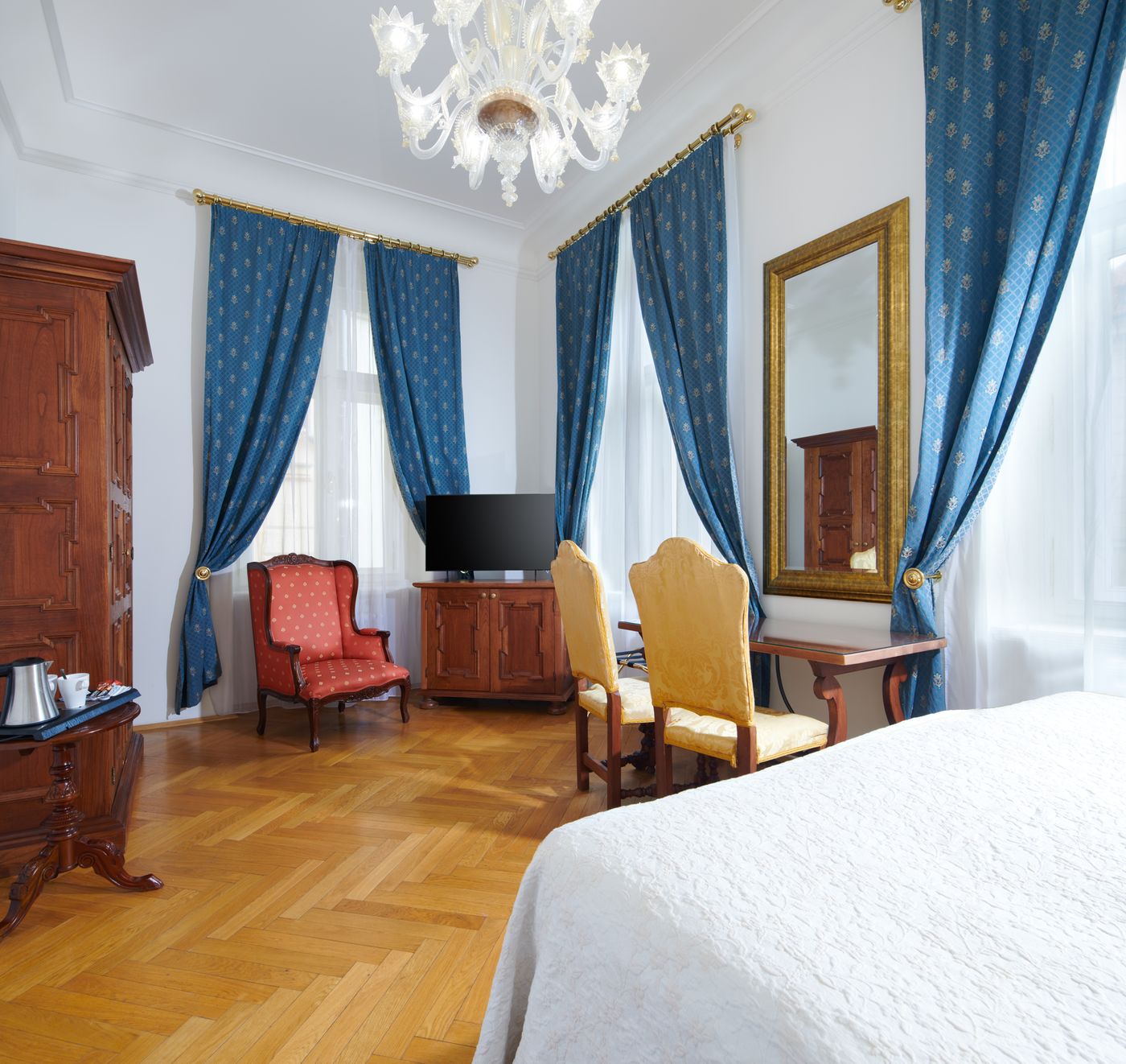 Charles-Bridge-Palace-Room-15
