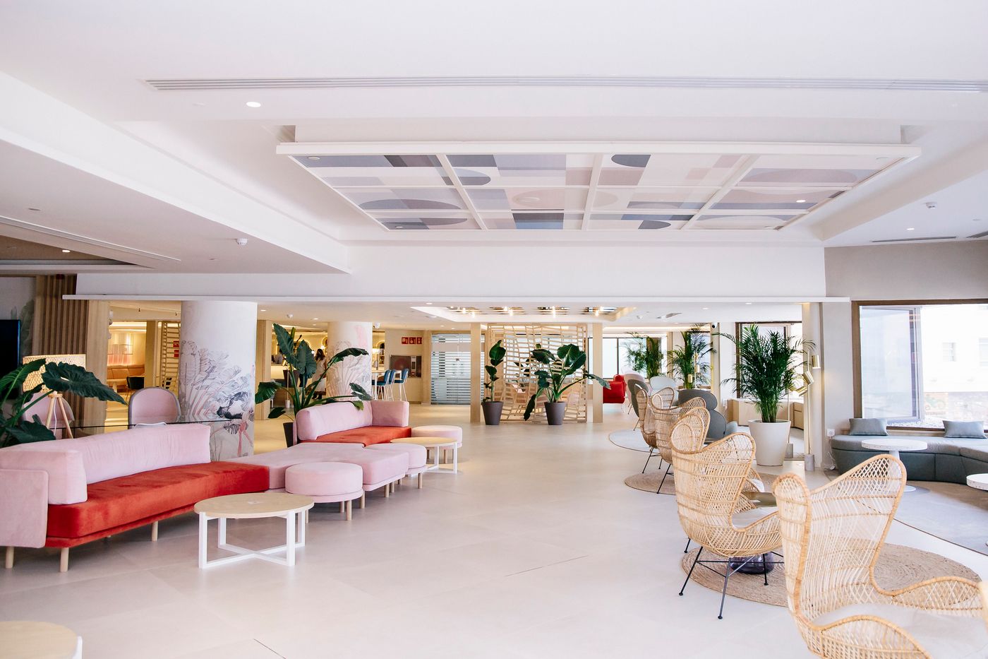 Hotel-Cristina-by-Tigotan-Lobby-52