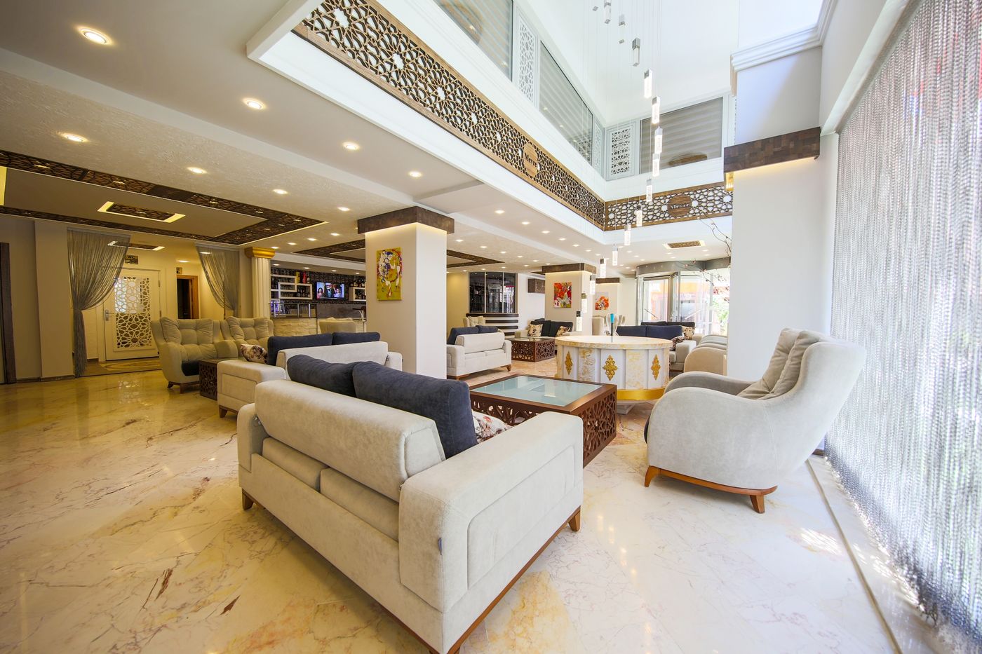 Mevre-Hotel-Lobby-44