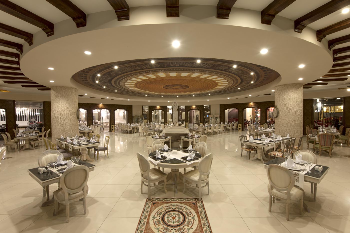 Delphin-Imperial-Restaurant-39