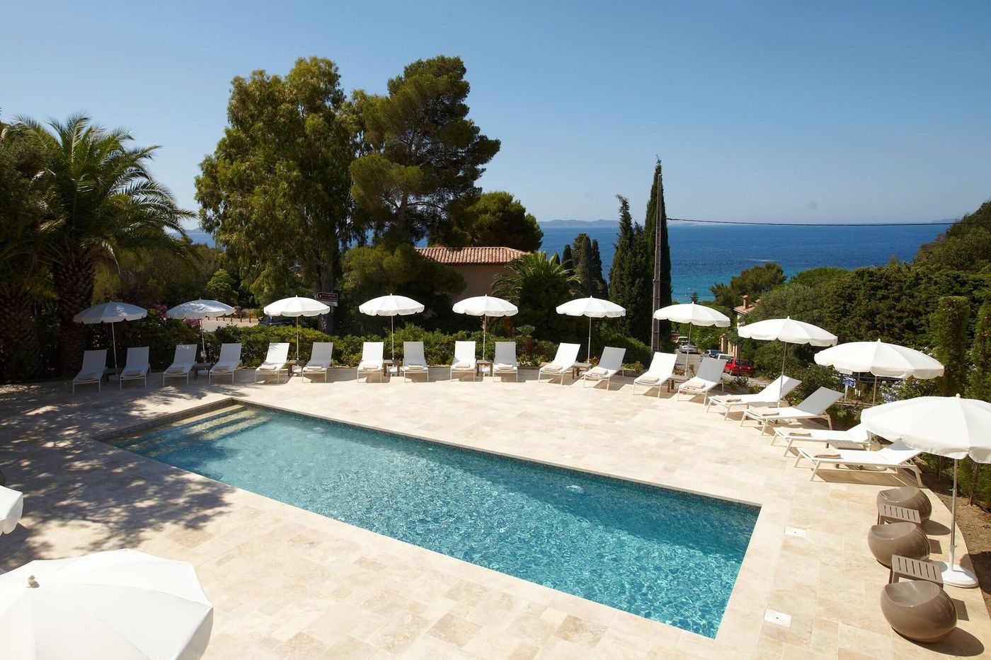 Les-Terrasses-du-Bailli-Pool-2