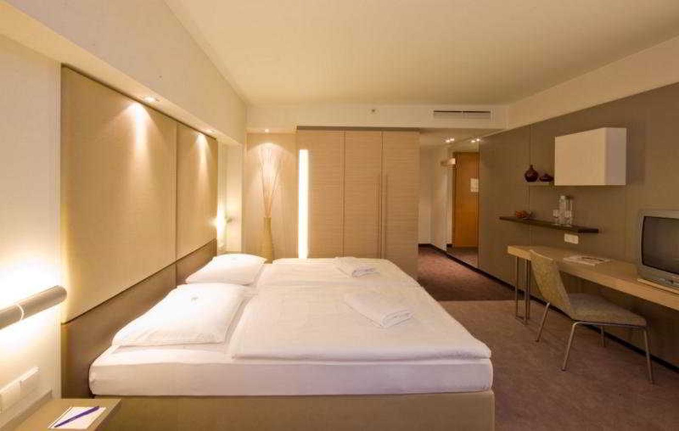 Estrel-Hotel-Berlin-Room-37