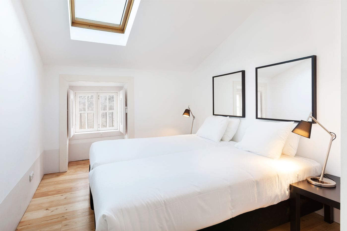 Hello-Lisbon-Cais-do-Sodre-Room-2