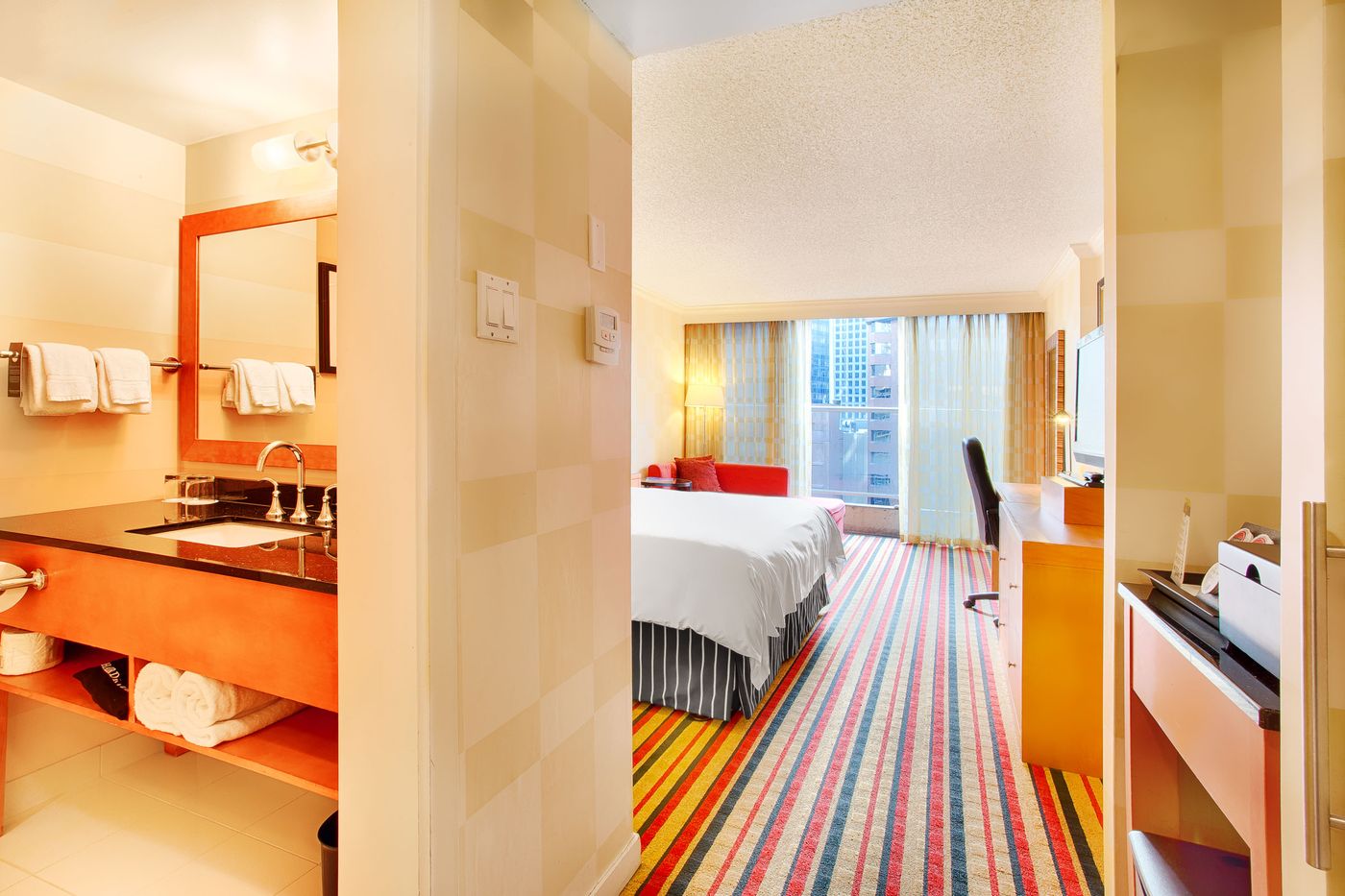 Pinnacle-Hotel-Harbourfront-Room-18