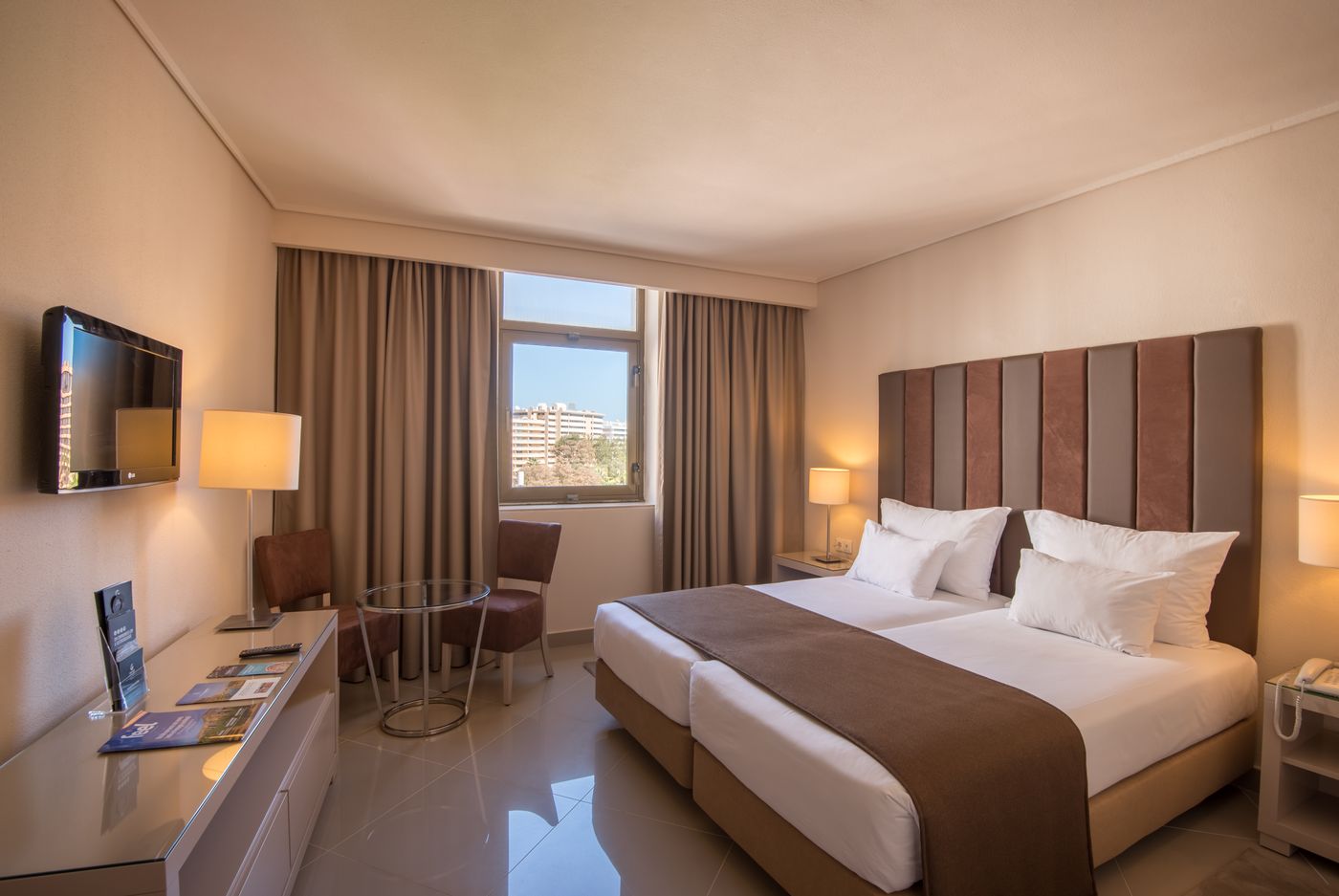 Vila-Gale-Ampalius-Room-25