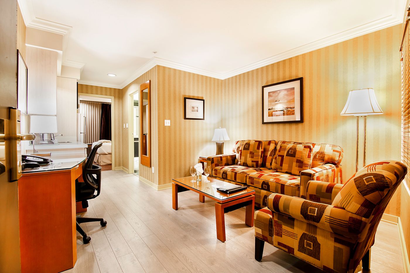 Executive-Suites-Hotel-Metro-Vancouver-Burnaby-Room-7