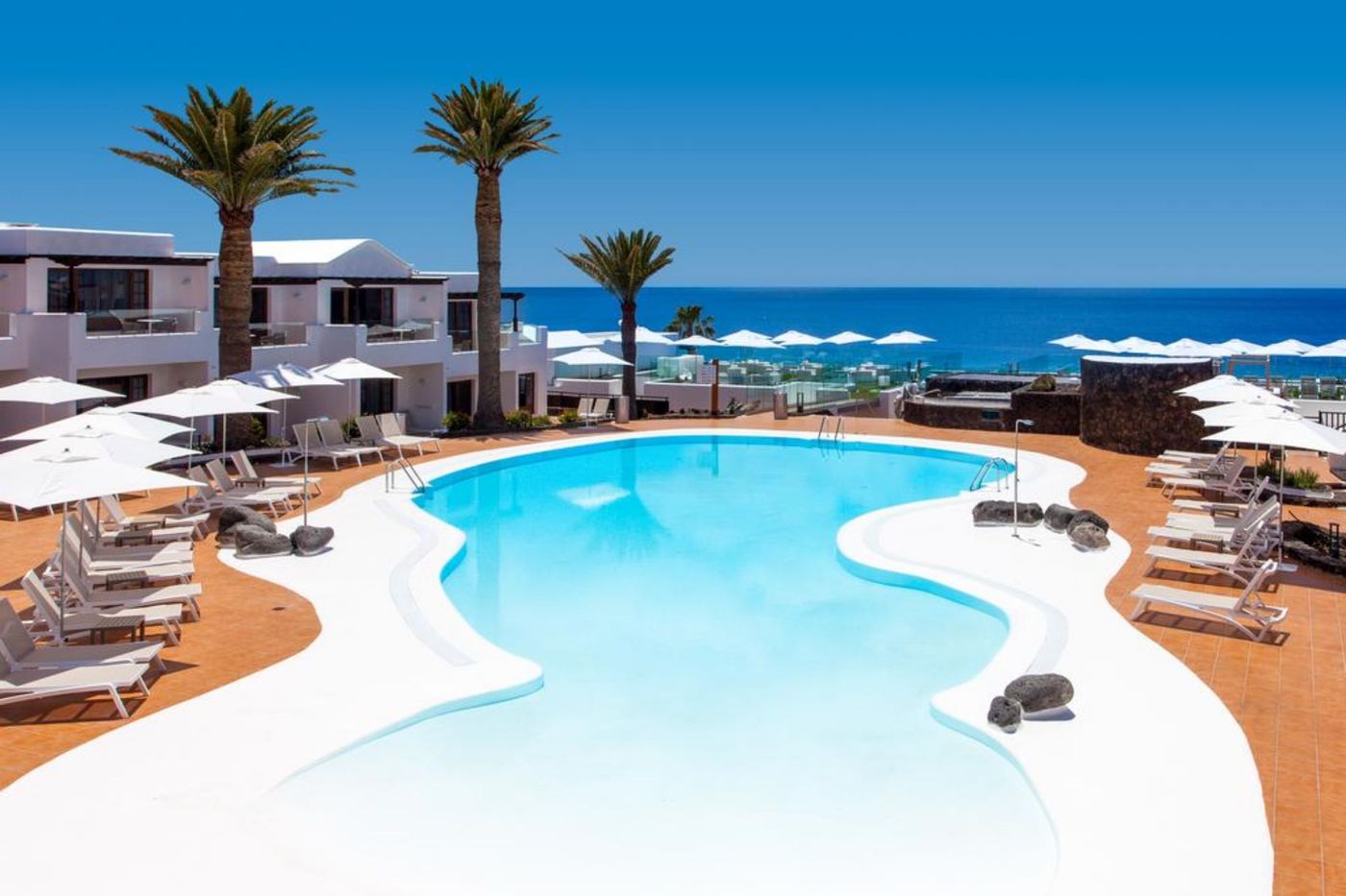 R2-Bahia-Kontiki-Beach-Aparthotel-Pool-7