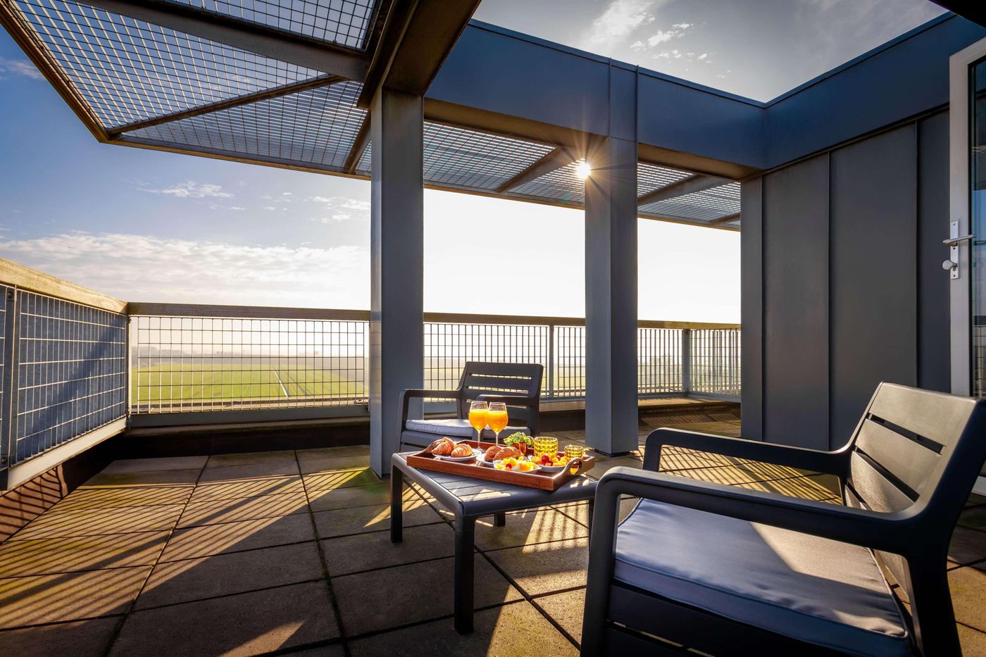 Ramada-by-Wyndham-Amsterdam-Airport-Schiphol-Room-28