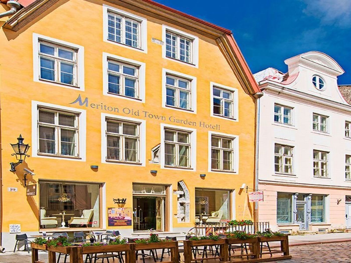 Meriton-Old-Town-Garden-General-view-56