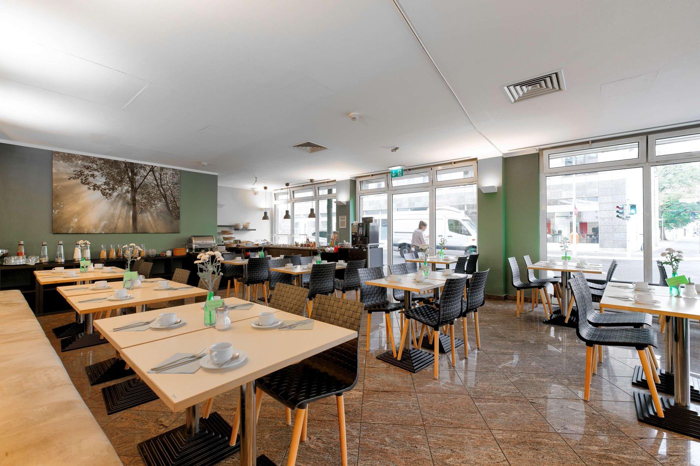 Berlin-Mitte-by-Campanile-Restaurant-12