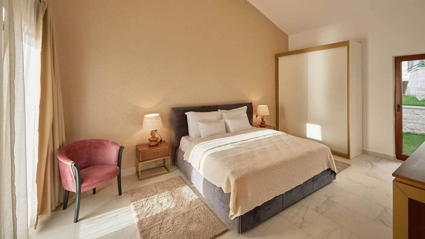 Huma-Kotor-Bay-Room-10