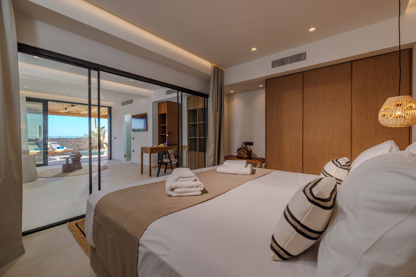 Deos Luxury Suites - Adults Only