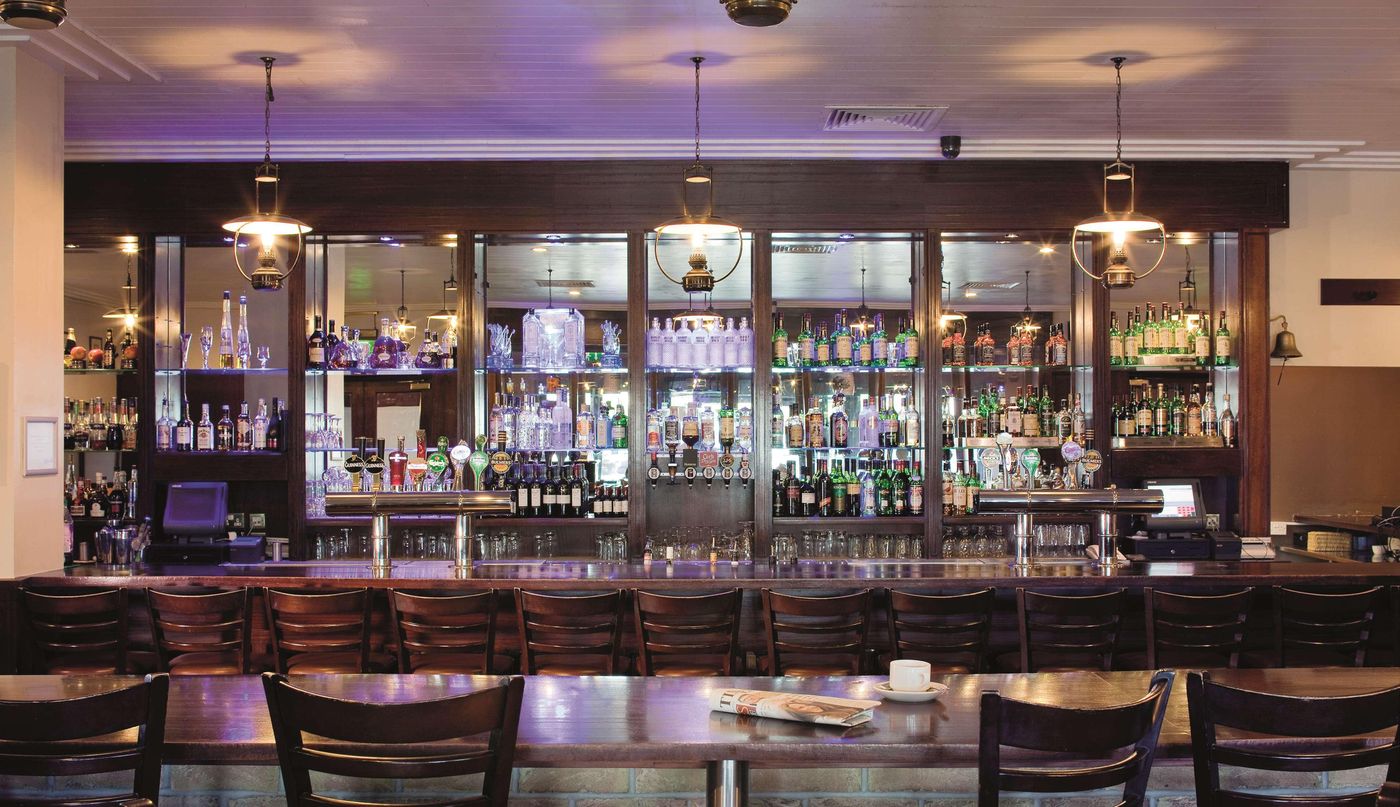 Radisson-Blu-Dublin-Airport-Bar-24