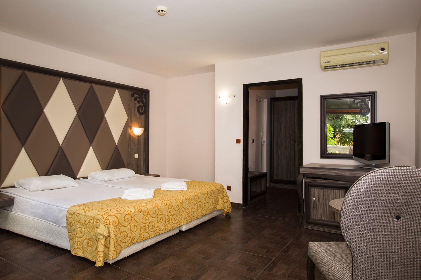 Elenite-Holiday-Village-Room-19