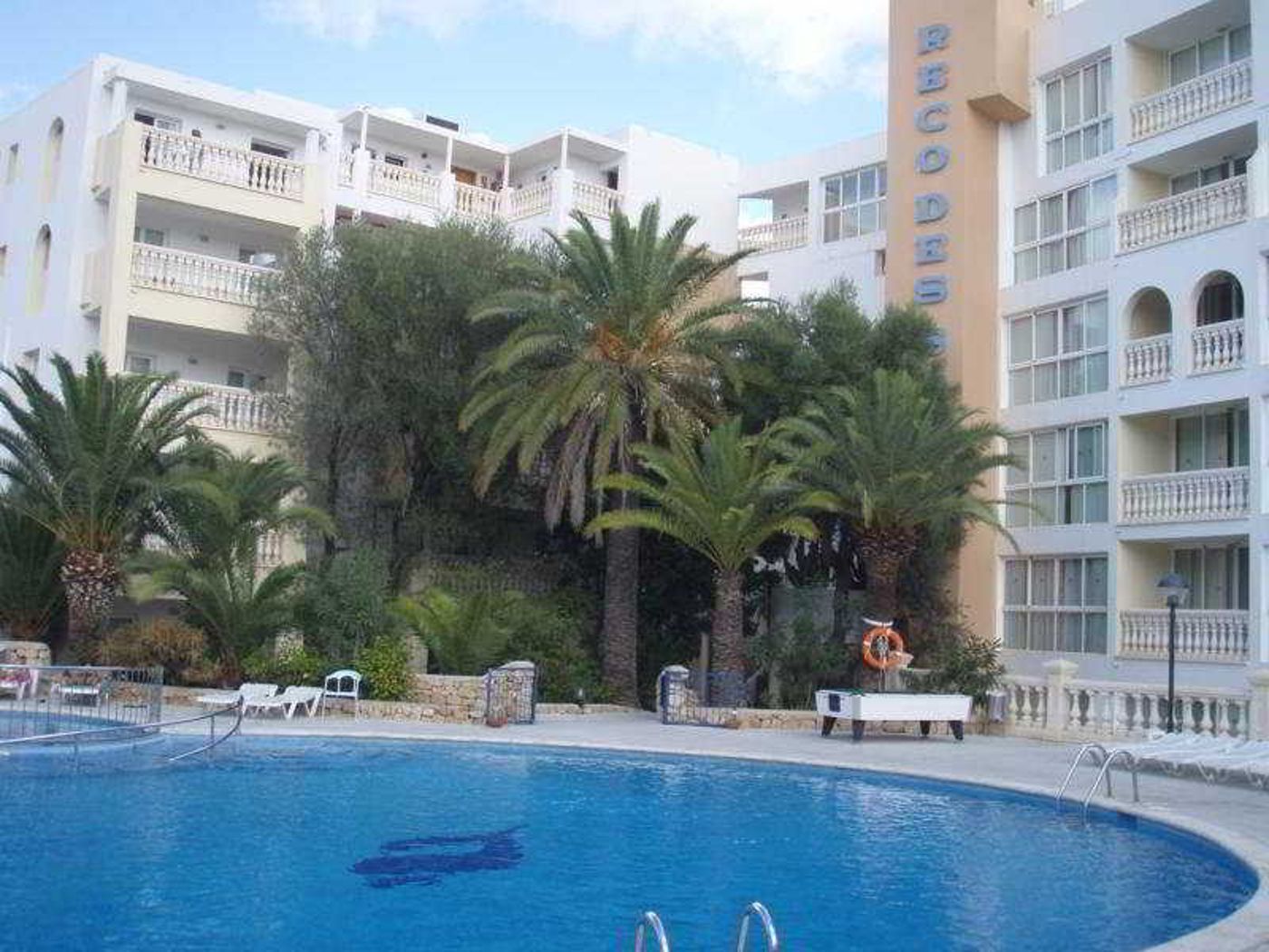 Aparthotel-Reco-des-Sol-Ibiza-Pool-13