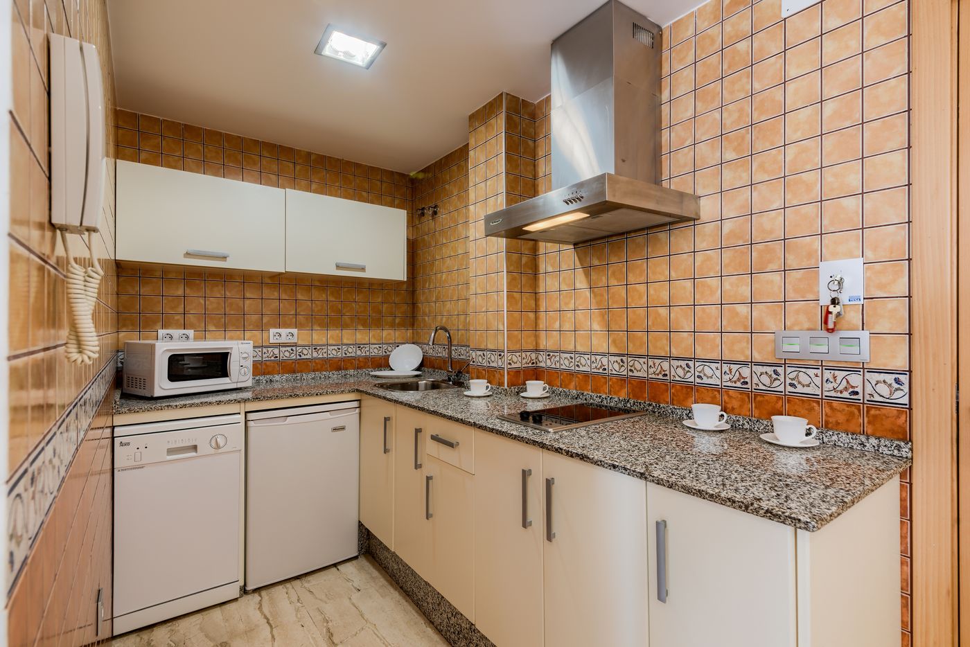 Loto-Conil-Apartamentos-Room-35