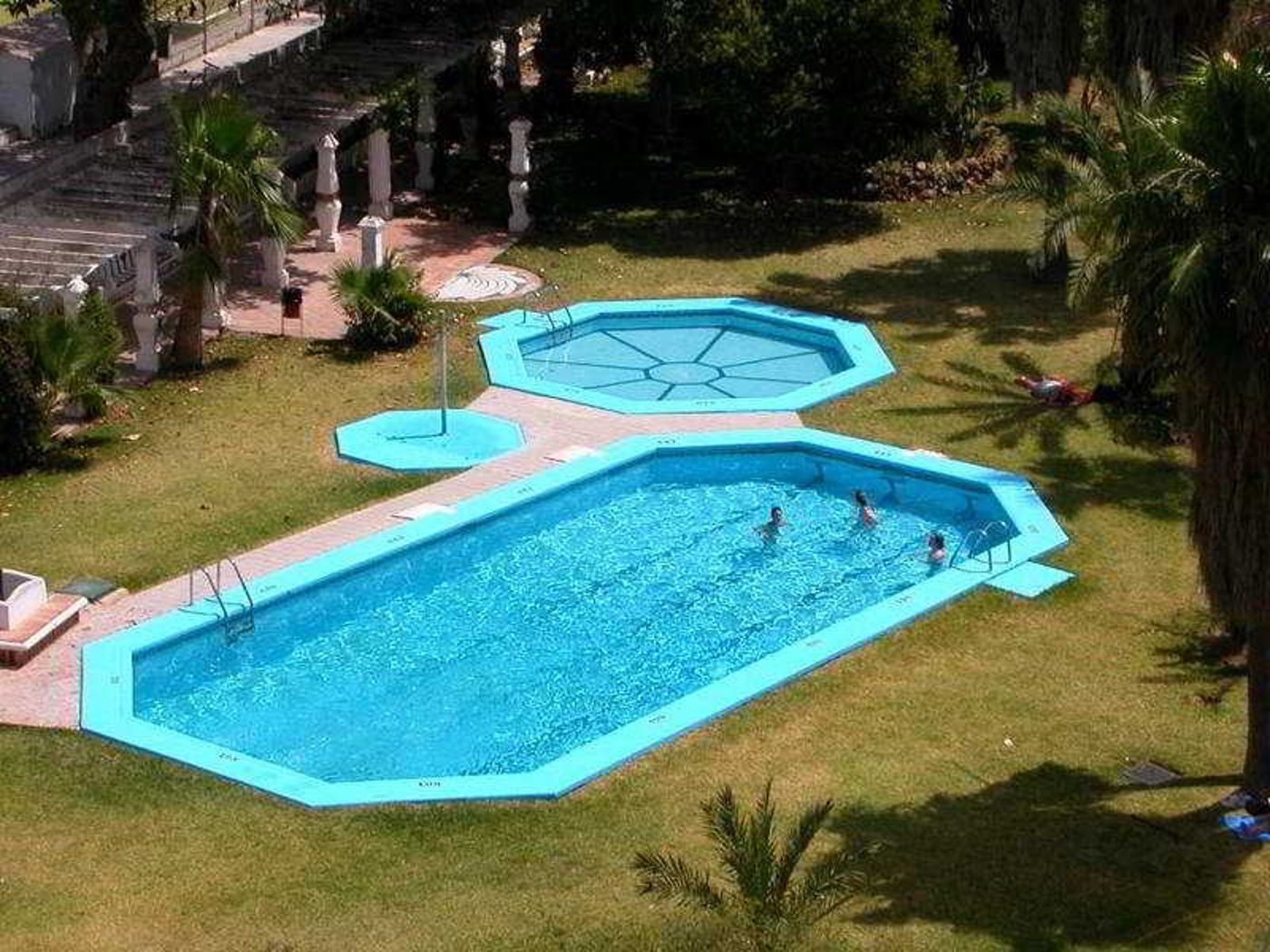 Jardines-del-Gamonal-Pool-4