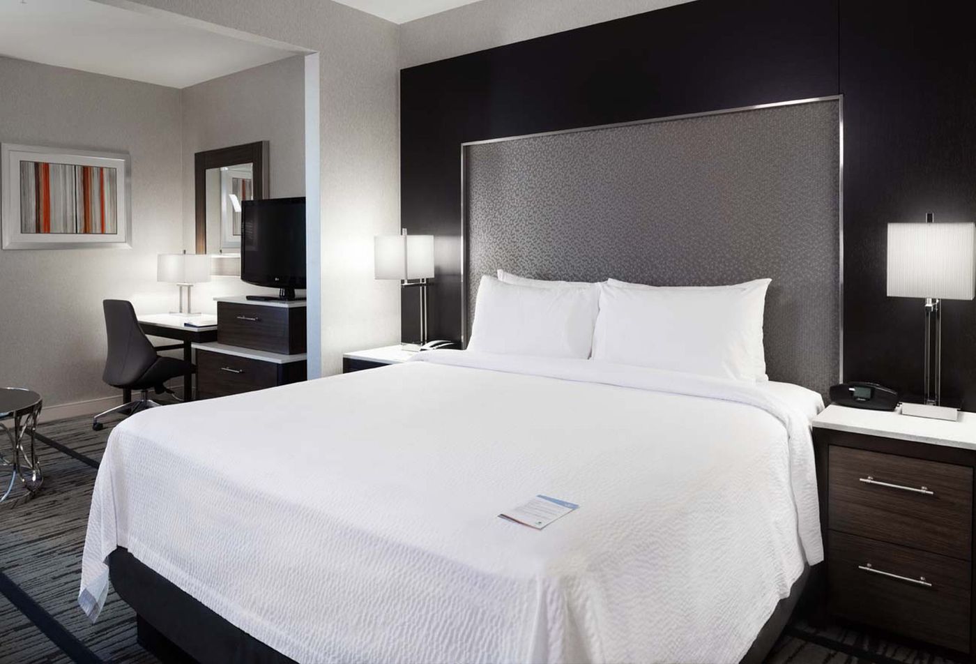 Fairfield-Inn---Suites-Boston-Cambridge-Room-18