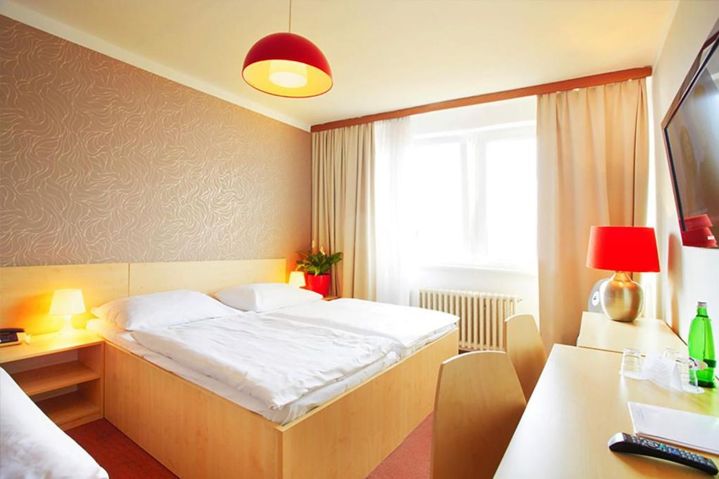 Charles-Central-Room-8