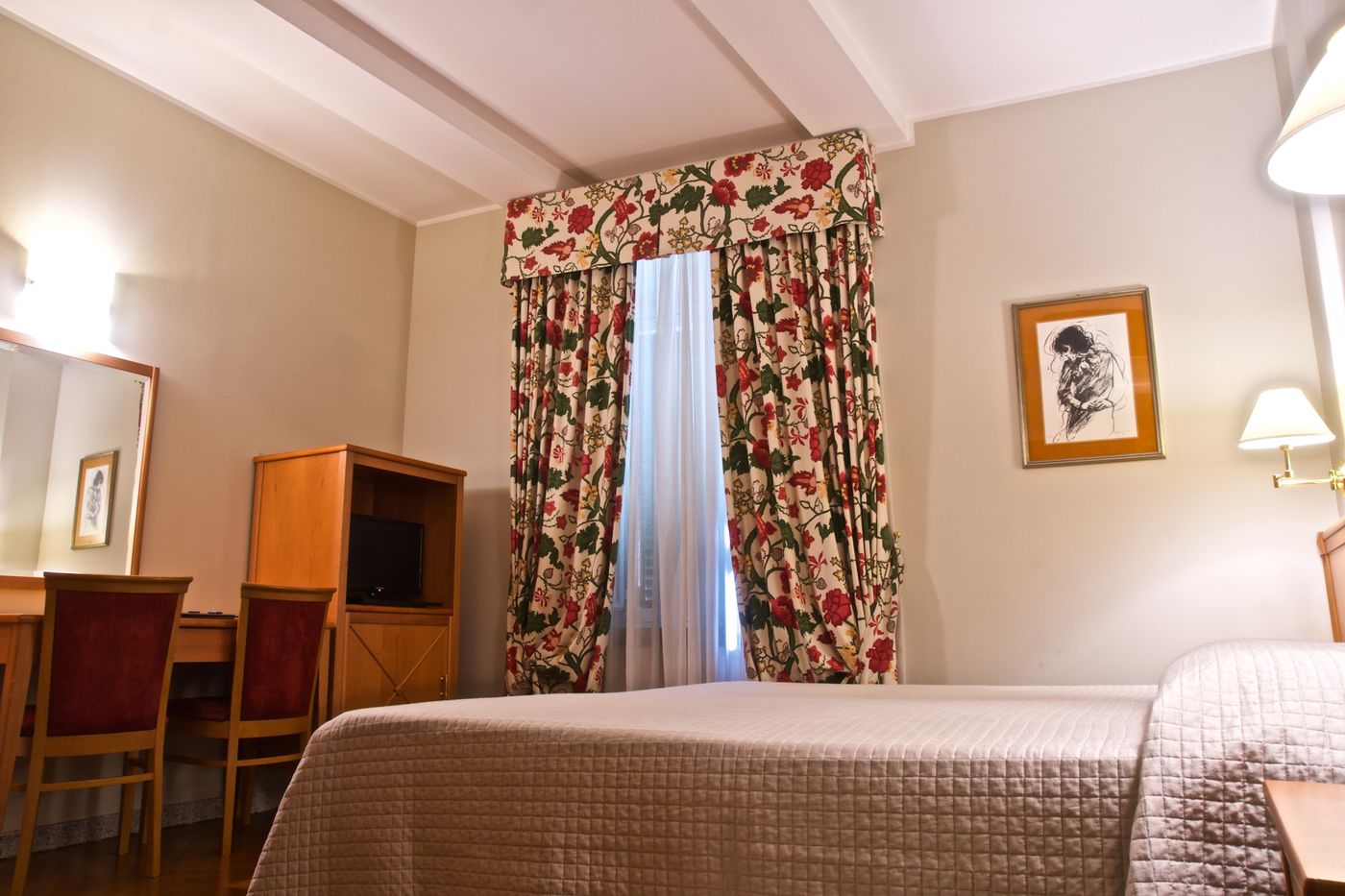 Hotel-La-Luna-Room-13