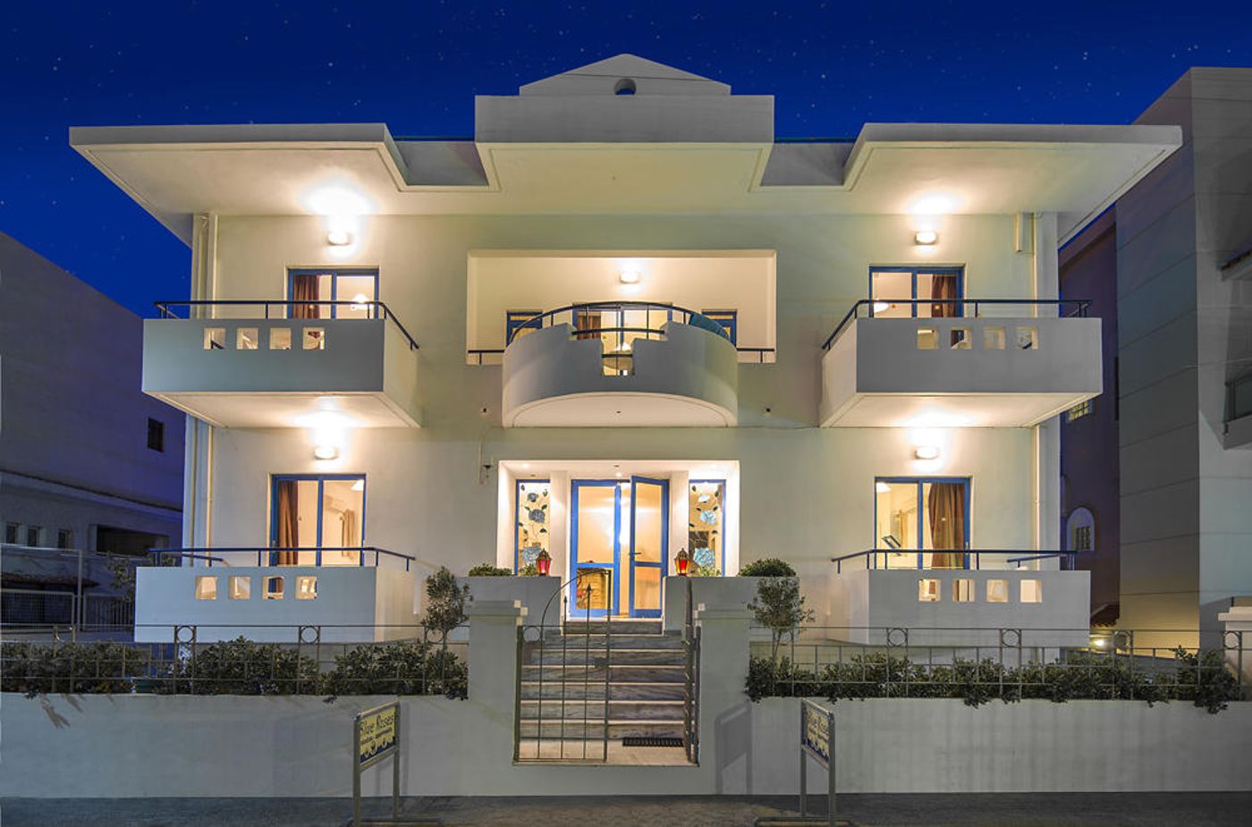 Blue Roses Apartments