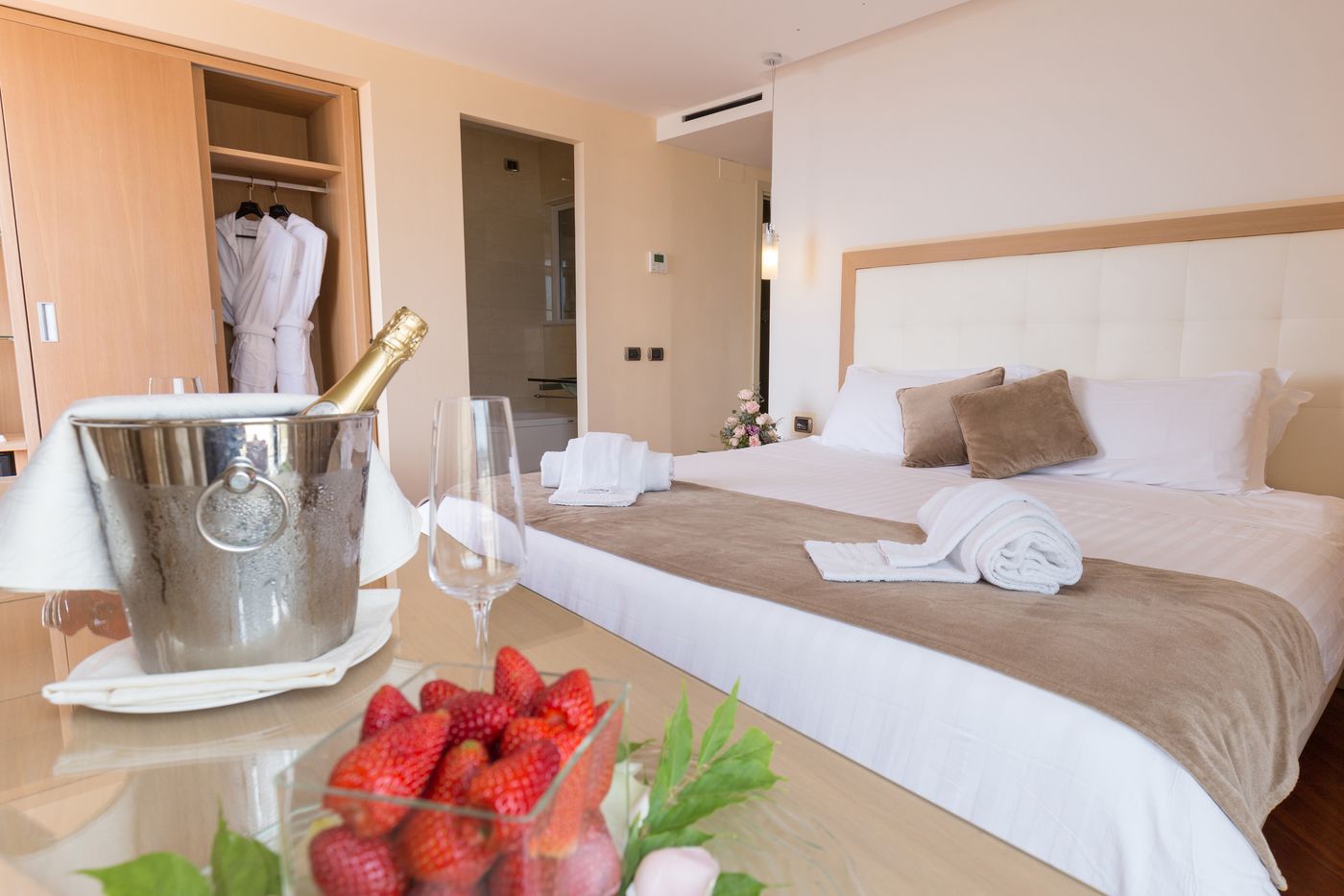 Villa-Esperia-Room-24