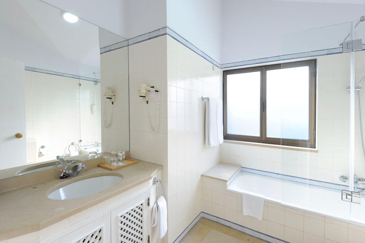 Clube-Do-Lago-Room-36